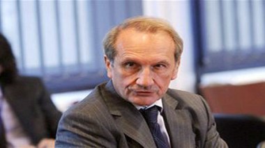 Geste de  Longuet: une association algérienne réclame  un “droit de rétorque”