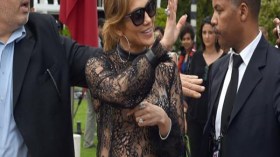 جنيفر لوبيز تدرس تقديم أغنية عربية