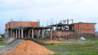 Officials, Businessmen, Pieds Noirs Seize State Property