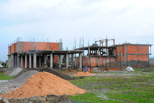 Officials, Businessmen, Pieds Noirs Seize State Property