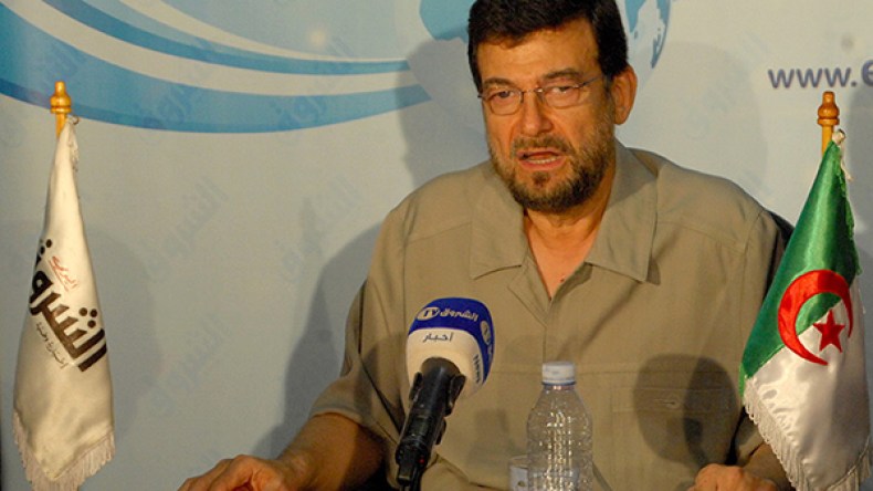 أزمة البترول لعبة تستهدف الجزائر الواقفة مع فلسطين