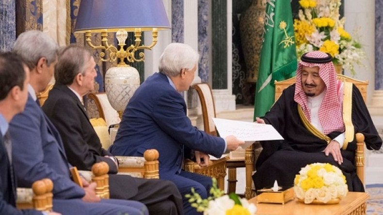 بوتفليقة يبعث رسالة إلى العاهل السعودي