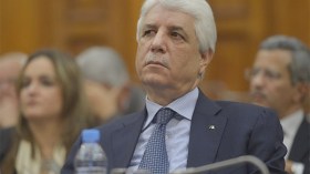 لوح: إلزام المسؤولين بكشف جنسيتهم طمأنة للجالية