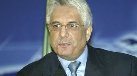 وزير العدل يدعو النخبة ووسائل الإعلام لاحترام القضاء