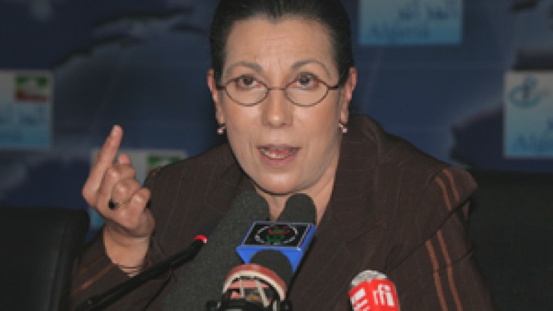 الجزائر ليست “جمهورية موز” حتى تبلغ نسبة المشاركة 74 بالمائة