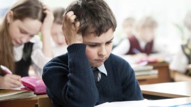 آباء يدفعون أبناءهم للهروب من البيوت