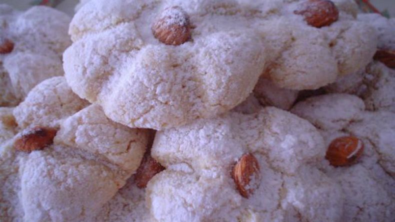 الورود البيضاء