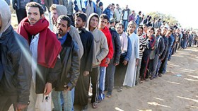 عائلات من درج الليبية تفرّ إلى الجزائر هربا من تدهور الأوضاع