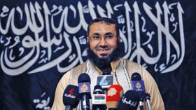 بارجة أمريكية قبالة سواحل ليبيا للمساعدة في إجلاء محتمَل