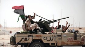 مسلحون يسيطرون على مطار طرابلس الدولي
