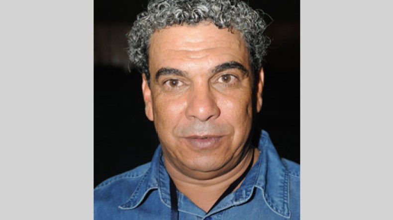 “نظام القذافي كان يجبر الفنانين على الغناء بالسلاح”