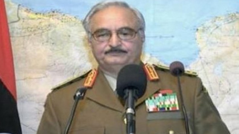 قائد سابق بالجيش الليبي يسيطر على طرابلس ويعلن تعطيل عمل المؤسسات القائمة