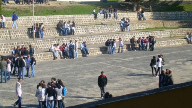 شبكة دعارة تصطاد التلميذات المتعثرات في الدراسة