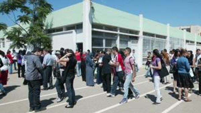 “الأرسيدي” يستغل شغب التلاميذ و”الفايس بوك” ينظم احتجاجاتهم