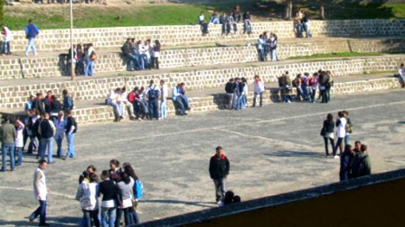 فصل‭ ‬تلميذ قال‭ ‬لأستاذة‭ ‬العلوم‭ ‬الإسلامية: “‬مادتك‭ ‬لن‭ ‬تدخلني‭ ‬الجنة‮”‬