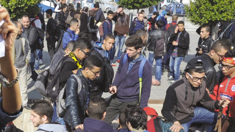 توقيف شابين بسبب كتابات حائطية في ثانوية ببسكرة