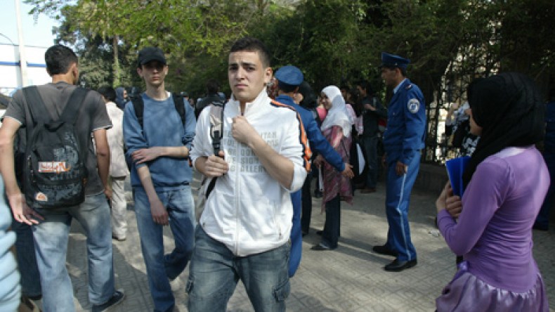 إجبارية‮ ‬التحاق‮ ‬التلاميذ‮ ‬بالمدارس‮ ‬مبكرا‮ ‬وارتداء‮ ‬الملابس‮ ‬المحتشمة