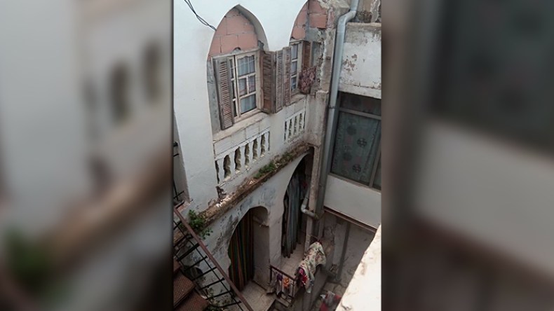 بناية “عصمان التركي” تهدد سكانها بالموت ردما ببلوزداد