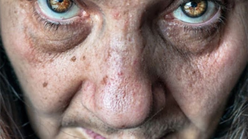 شباب يوقفون مشعوذة كانت تنبش القبور بسكيكدة