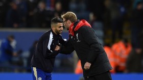 مدرب ليفربول يُصوّب بندقيته نحو “الثعلب” محرز