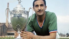 حذاء الأسطورة مخلوفي يوضع في متحف سانت إيتيان