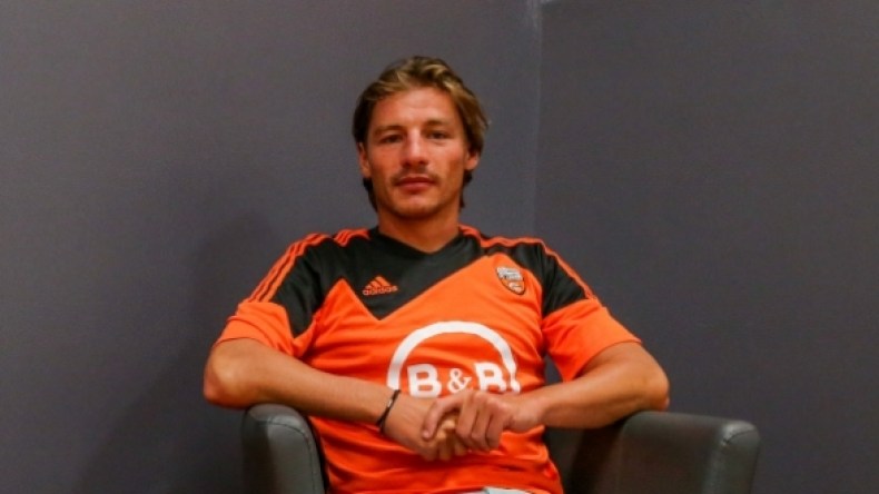 مهدي مصطفى في طريقه إلى باستيا