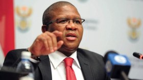 وزير الرياضة الجنوب إفريقي واثق من تأهّل منتخبه الوطني