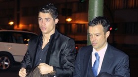 رونالدو يهدي “جزيرة” لوكيل أعماله!