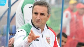 الفيفا تهنّئ جمال مناد