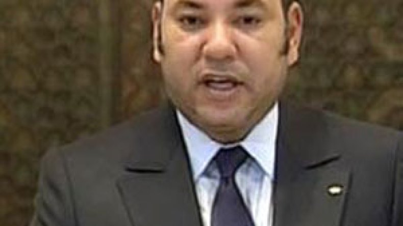 محمد السادس يحتج “بشدة” ويطلب توضيحات من القذافي