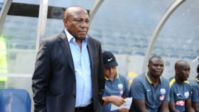 مدرب جنوب إفريقيا يصفع “الأنجلوسكسون” و”الفرانكفونيين”