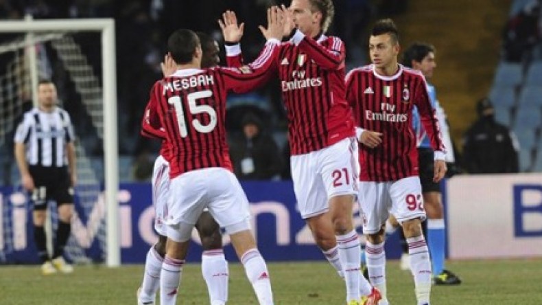 التقنيون الإيطاليون يشيدون بأداء مصباح مع الميلان