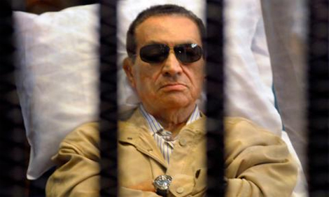 Égypte: Moubarak doit quitter sa prison pour une résidence surveillée