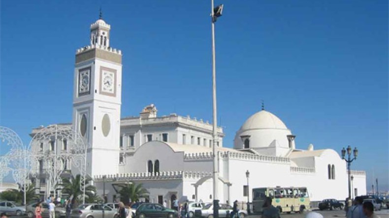 هل يجوز إقحام المسجد في اللعبة الإنتخابية؟