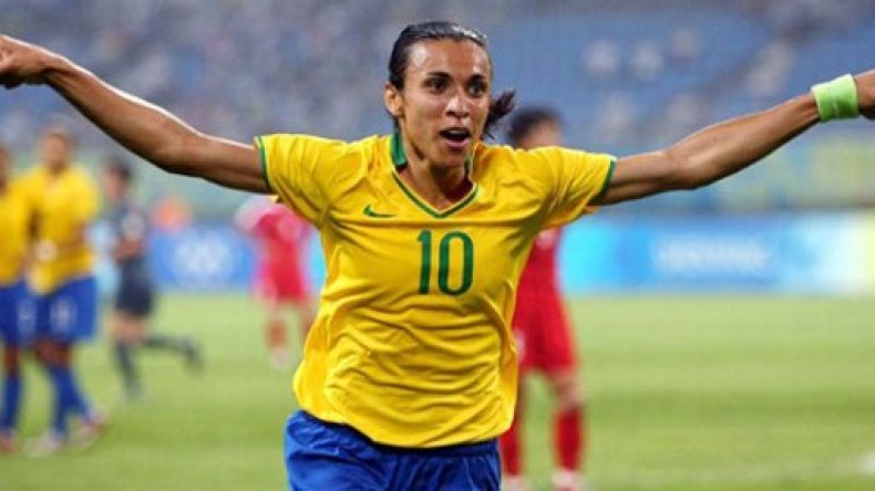 مباراة يشارك فيها الرجال والنساء لأغراض خيرية!؟