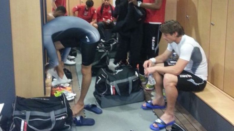 مهدي مصطفى وأجاكسيو يضعان قدما في القسم الثاني