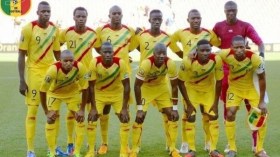 الإعلام المالي يطالب منتخبه الوطني بعدم اللعب في الجزائر!؟