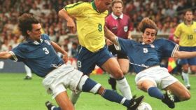 البرازيلي رونالدو: مانحو الكرة الذهبية “ظلموا” باولو مالديني