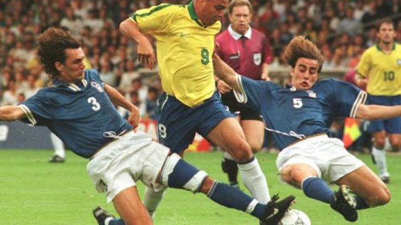 البرازيلي رونالدو: مانحو الكرة الذهبية “ظلموا” باولو مالديني