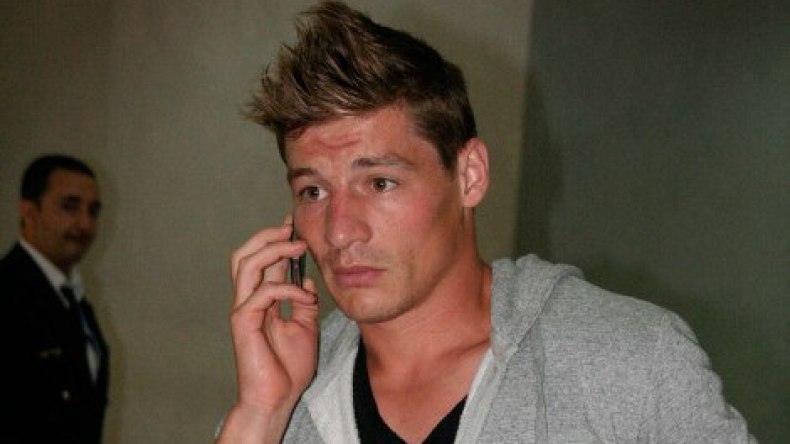 “فرانس فوتبال” تحقد على مهدي مصطفى وتصفه بـ اللّعين