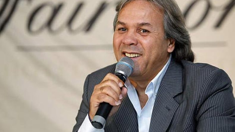 مخلوفي وماجر وبلومي ضمن قائمة أفضل 20 لاعبا في تاريخ الكرة الإفريقية