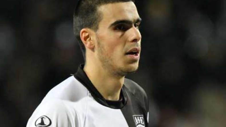 لاعب مغربي “محتجز” في إيران