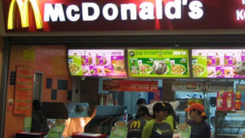 أمريكتيان ترفعان دعوى ضد ماكدونالدز لرفض تعيينهما بسبب الحجاب