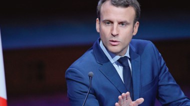 Macron calls Bouteflika on the phone and schedules a visit to Algeria