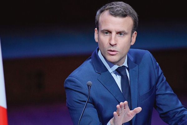 Macron calls Bouteflika on the phone and schedules a visit to Algeria