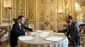 ماكرون يكشف عن حكومته