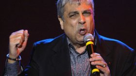 مظاهرات صاخبة بفرنسا تطالب بطرد أنريكو ماسياس