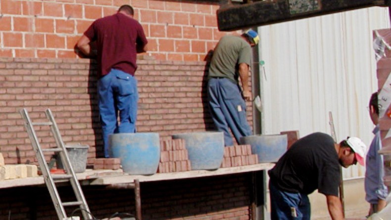 بطالون، بناءون ونزلاء بيوت قصديرية متورطون في تهرب ضريبي بالملايير!