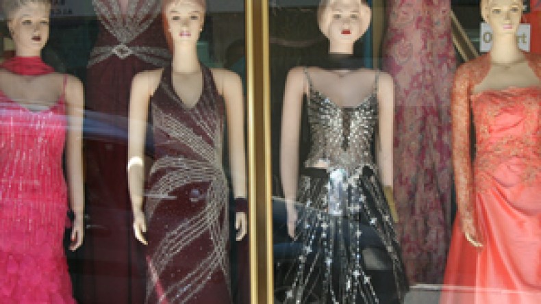 مجسمات الملابس الداخلية النسائية ..انحلال على المباشر