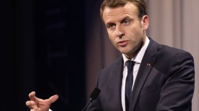 ماكرون: إلغاء ضريبة التقاعد ورفع الحد الأدنى للأجور